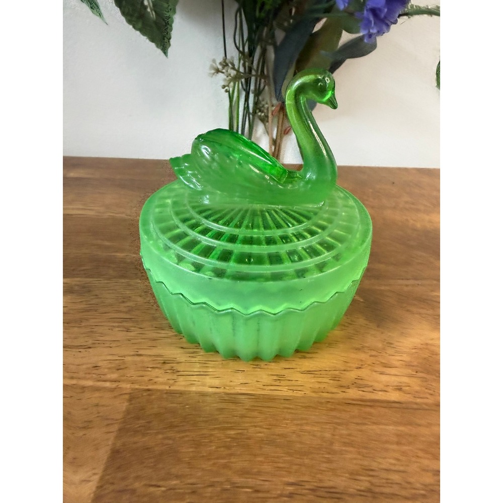 Vintage Jeannette Glass Green Swan Powder Jar Trinket Box Lipstick Holder Vanity